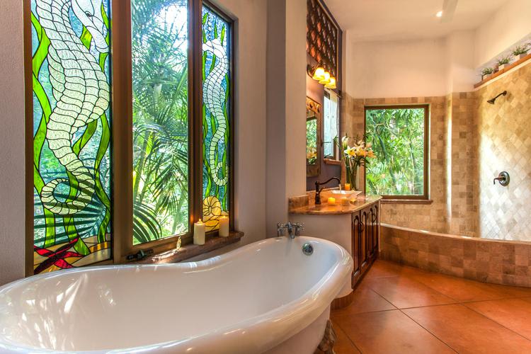 Casa de Angel Master Bath